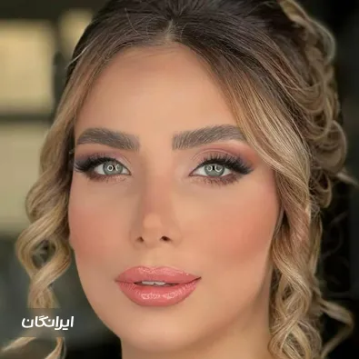 آموزشگاه آرایشگری صورتی