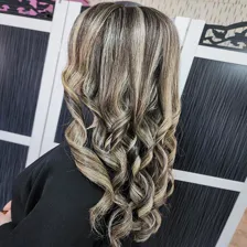 سالن زیبایی پروانه