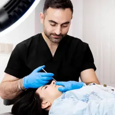 کلینیک زیبایی دکتر مزدک خانقینی