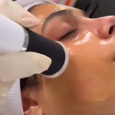 کلینیک زیبایی رعنا