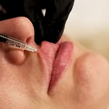 کلینیک زیبایی ماه شینا