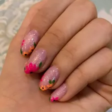 سالن کاشت ناخن شیرین