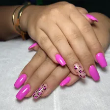 سالن کاشت ناخن سحر