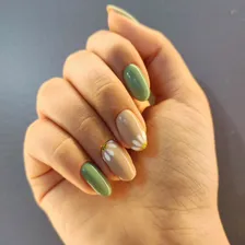 سالن کاشت ناخن آوا