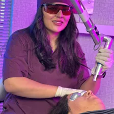 کلینیک زیبایی سیب صورتی