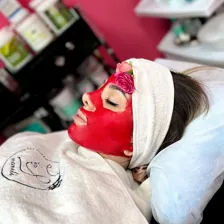 سالن مراقبت پوستی مانلی