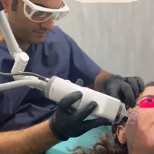 دکتر سعید عاشوری