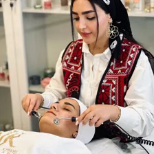 فیشیالیست نیلوفر کیانی