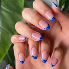 سالن خدمات ناخن سارا زمرد