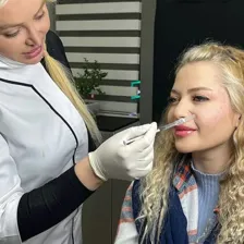 کلینیک زیبایی دکتر آتوسا معماریان