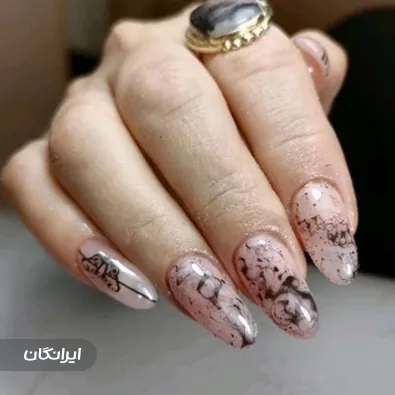 سالن کاشت ناخن آزاده ریاضی