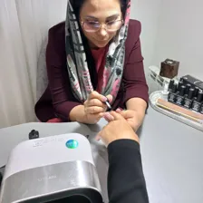 سالن کاشت ناخن هایلین