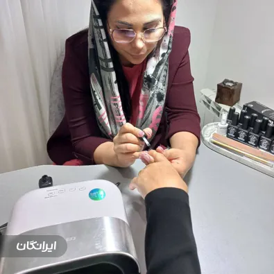 سالن کاشت ناخن هایلین