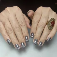 سالن کاشت ناخن نیوشا