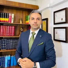 وکیل امید ریاضتی