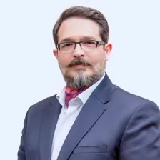 وکیل امیرفرهاد حنیف زادگان