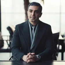 وکیل امير استوار