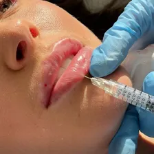 کلینیک زیبایی دکتر آمنه علیخانی