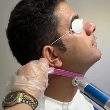 کلینیک زیبایی دکتر عباد دیلمی معزی