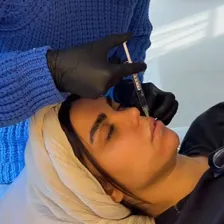 کلینیک زیبایی آیلی