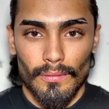 کلینیک زیبایی آدورا