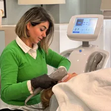 کلینیک زیبایی مون