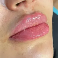 کلینیک زیبایی دکتر نیلوفر هوشیار