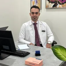 دکتر شایان اکبری