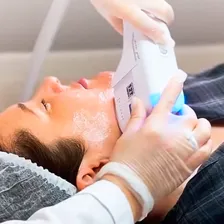 کلینیک زیبایی لیندورا