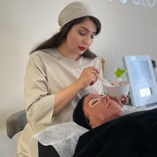 فیشیالیست زیبا روح پرور