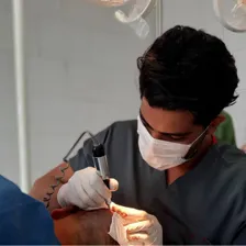 کلینیک کاشت مو آزادی