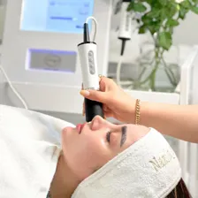 مرکز خدمات پوستی نازیلا