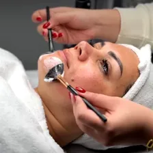 سالن مراقبت پوستی رها