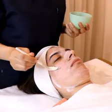 سالن مراقبت پوستی سالاری