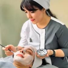 سالن مراقبت پوستی مارال