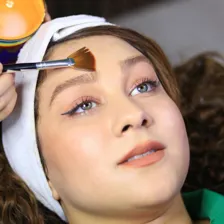 سالن مراقبت پوستی تاجی