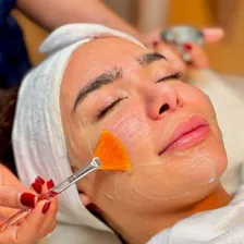 سالن مراقبت پوستی مریم