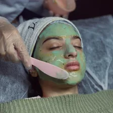 سالن مراقبت پوستی آیناز