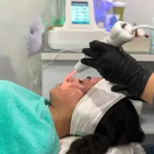 سالن مراقبت پوستی هایده