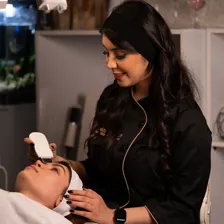 سالن مراقبت پوستی لکسان