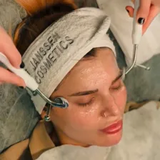 فیشیالیست مهرناز حق پرست