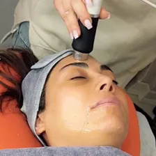 کلینیک زیبایی روژه