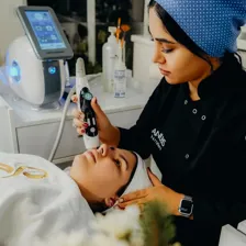 فیشیالیست سارا اسفندیاری