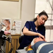 فیشیالیست مریم صدیق زاده