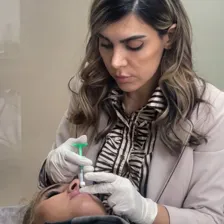 کلینیک زیبایی دکتر آیناز خادمی