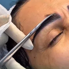 کارشناس کاشت ابرو شادی حسینی