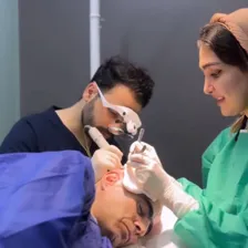 کلینیک کاشت مو خزائی