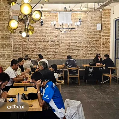 کافه رستوران و باشگاه بازی‌های فکری خانه شاهین