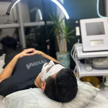 کلینیک زیبایی رز سفید