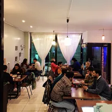 رستوران بود